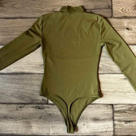 Babaton contour mock neck bodysuit - Picture 2 of 4